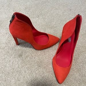 like new BCBG Heels SIZE 9. Very good condition